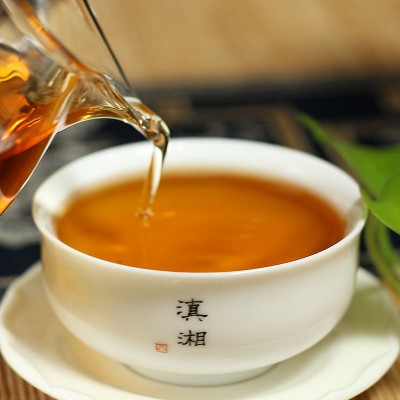 云南白茶易武老树茶粽叶香贡眉小方块茶饼120g便携装可长期保存图3