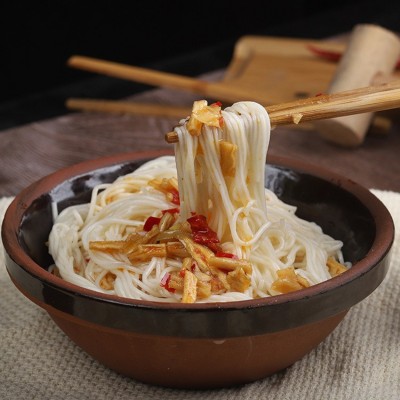 [田野故事]香辣萝卜干下饭菜辣椒酱菜湖南特产脆辣红油萝卜丁罐装图4