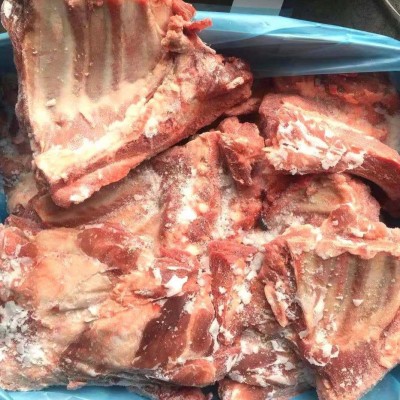 港口直销 荷兰进口冷冻猪小排 三角排 猪排骨原料 小排20斤/箱图5