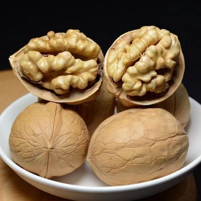 新疆185纸皮核桃批发500g 阿克苏特产核桃新货大颗手剥薄皮生核桃图2