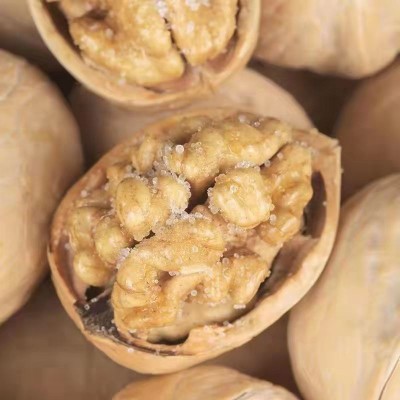 新疆熟核桃草本奶香味薄皮手剥核桃252g 炒核桃零食纸皮烤核桃图4