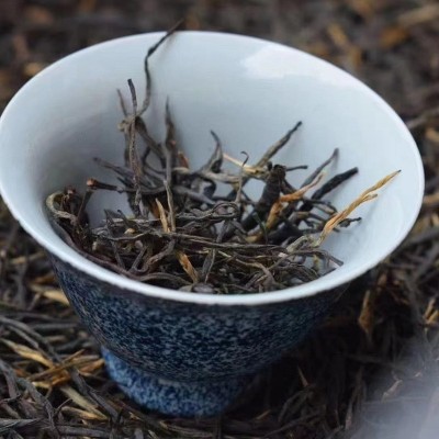 厂家批发云南凤庆滇红茶叶春茶松针经典58盒装一芽一叶80g图3