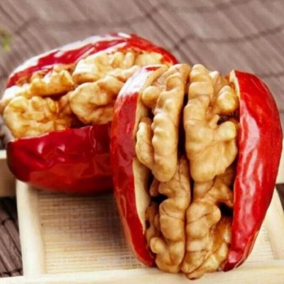 代发芝麻枣夹核桃批发500g 新疆独立网红抱抱果零食红枣夹核桃仁图2