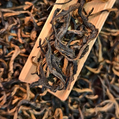 云南凤庆滇红古树红茶散茶批发小罐装袋装滇红金针全芽茶叶自己喝图4