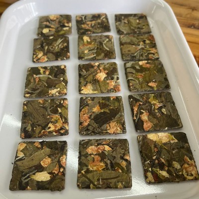 源头厂家批发福鼎茉莉白茶小方片饼干茶独立包装图2
